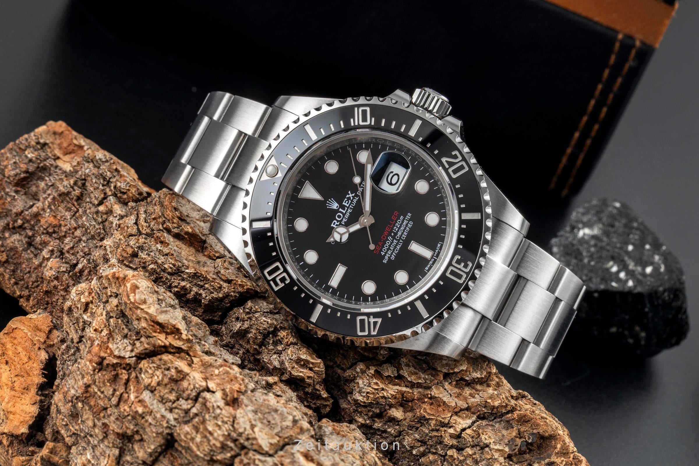 Rolex Sea-Dweller Single Red Stahl Herrenuhr Oyster Ref. 126600 B&P 2017 LC150 [2604039]