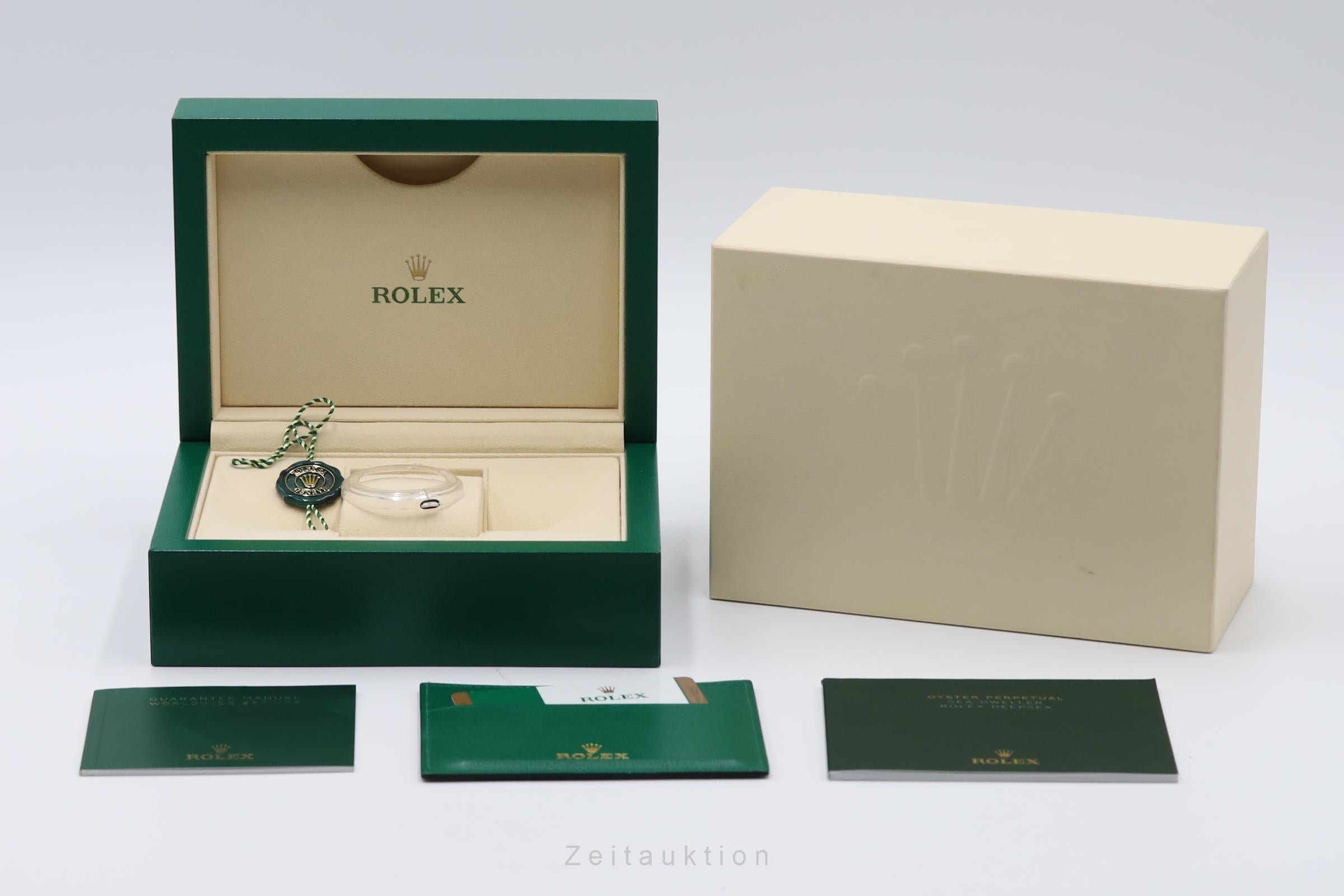 Rolex Sea-Dweller Single Red Stahl Herrenuhr Oyster Ref. 126600 B&P 2017 LC150 [2604039]