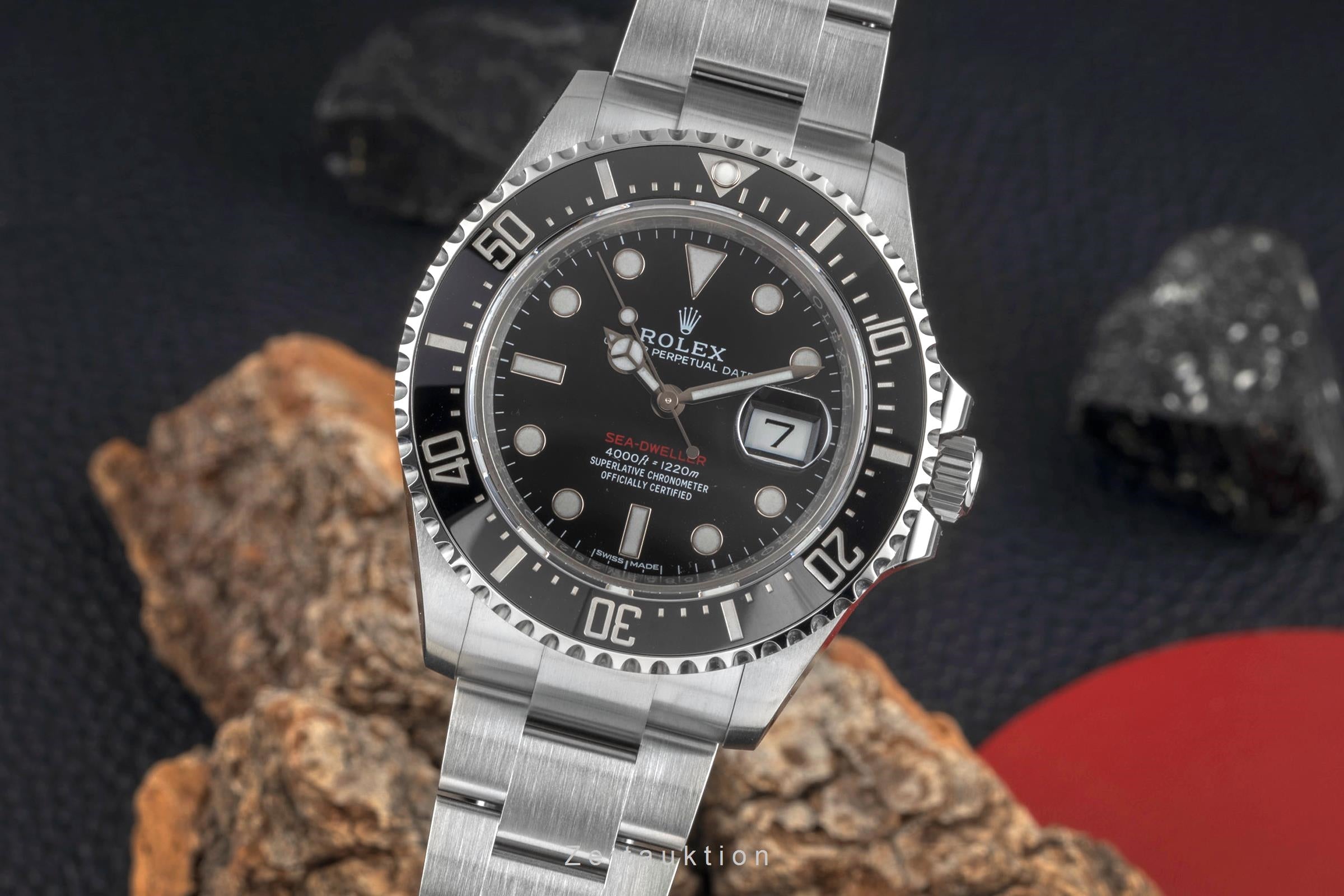 Rolex Sea-Dweller Single Red Stahl Herrenuhr Oyster Ref. 126600 B&P 2017 LC100 [2604079]