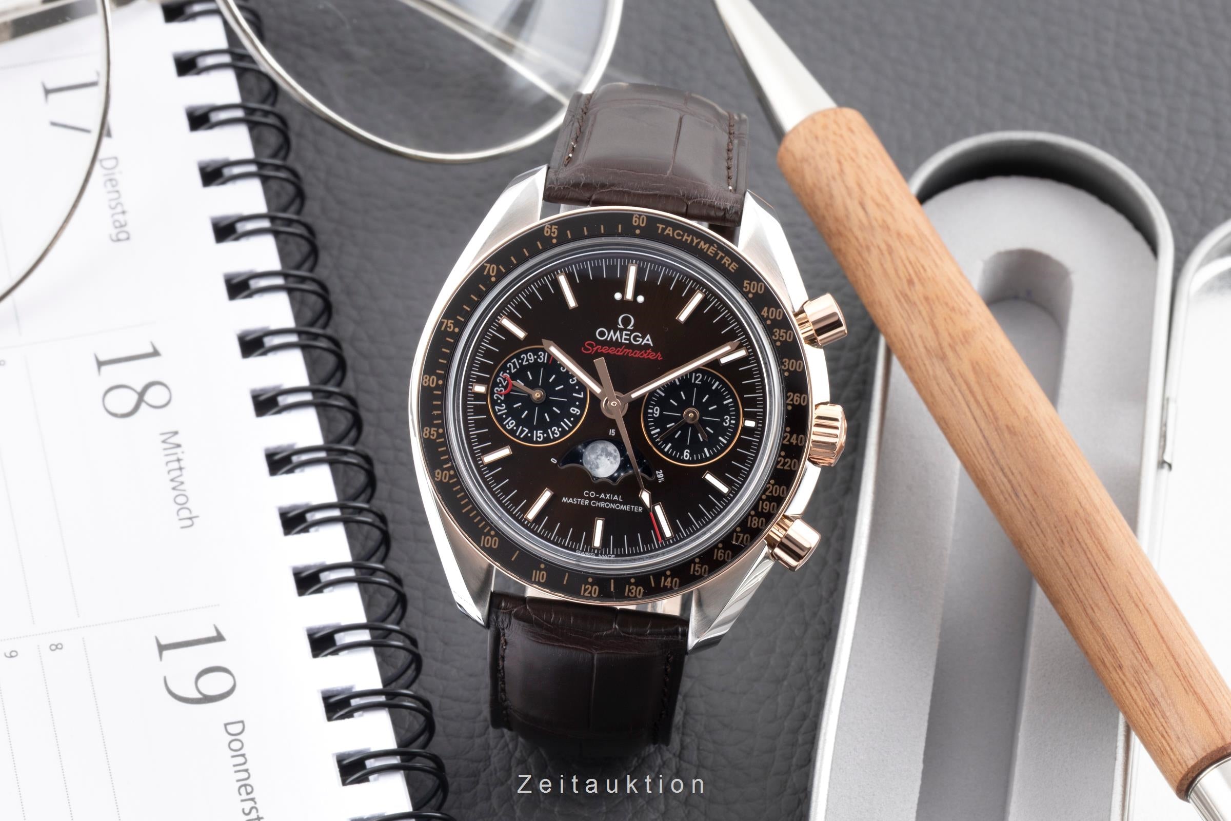 Omega Speedmaster Moonphase Stahl / Sedna Gold 304.23.44.52.13.001 NP: 17500,- € [2604129]