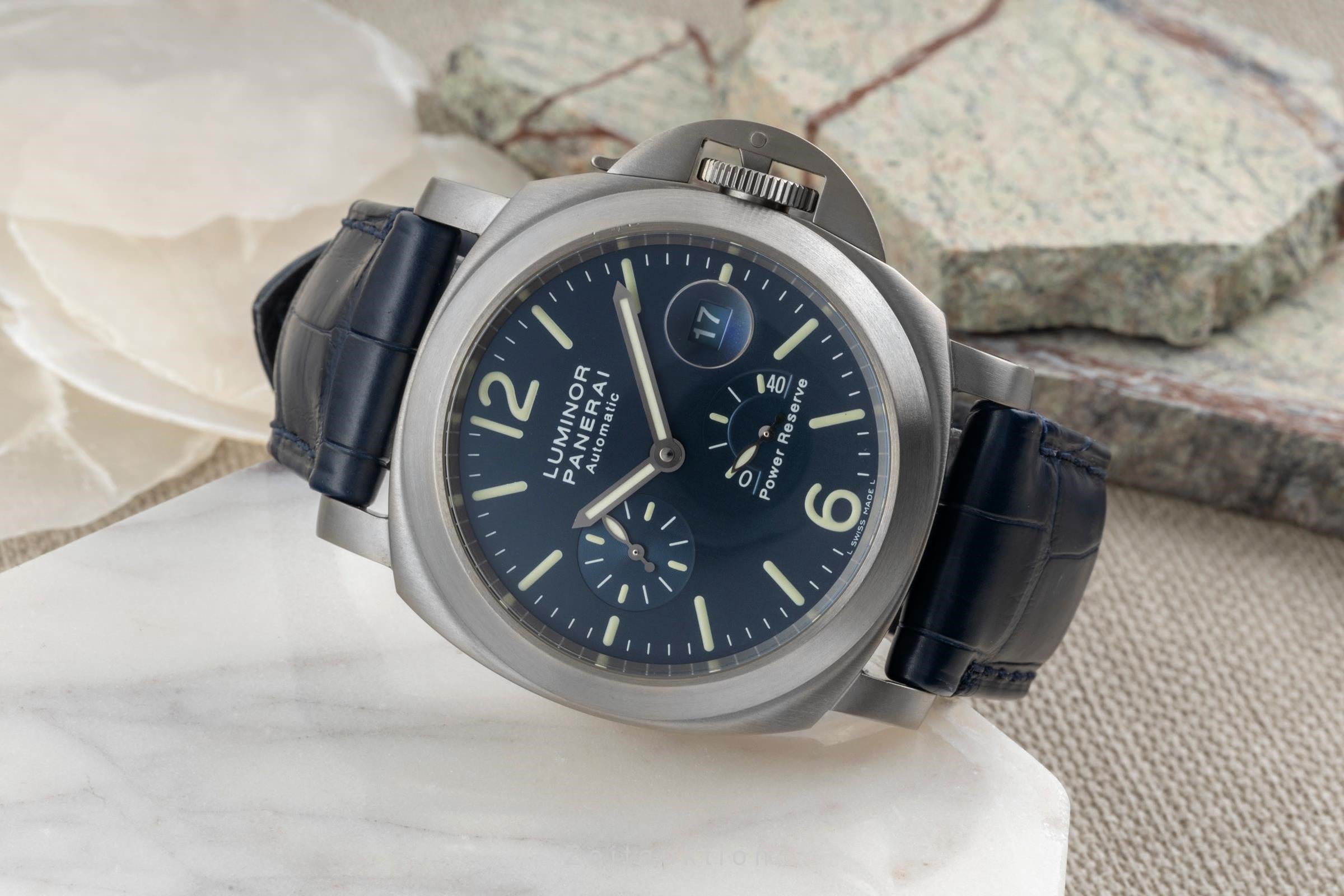 Panerai Luminor  titanium automatic men's watch PAM00093  [2604423]