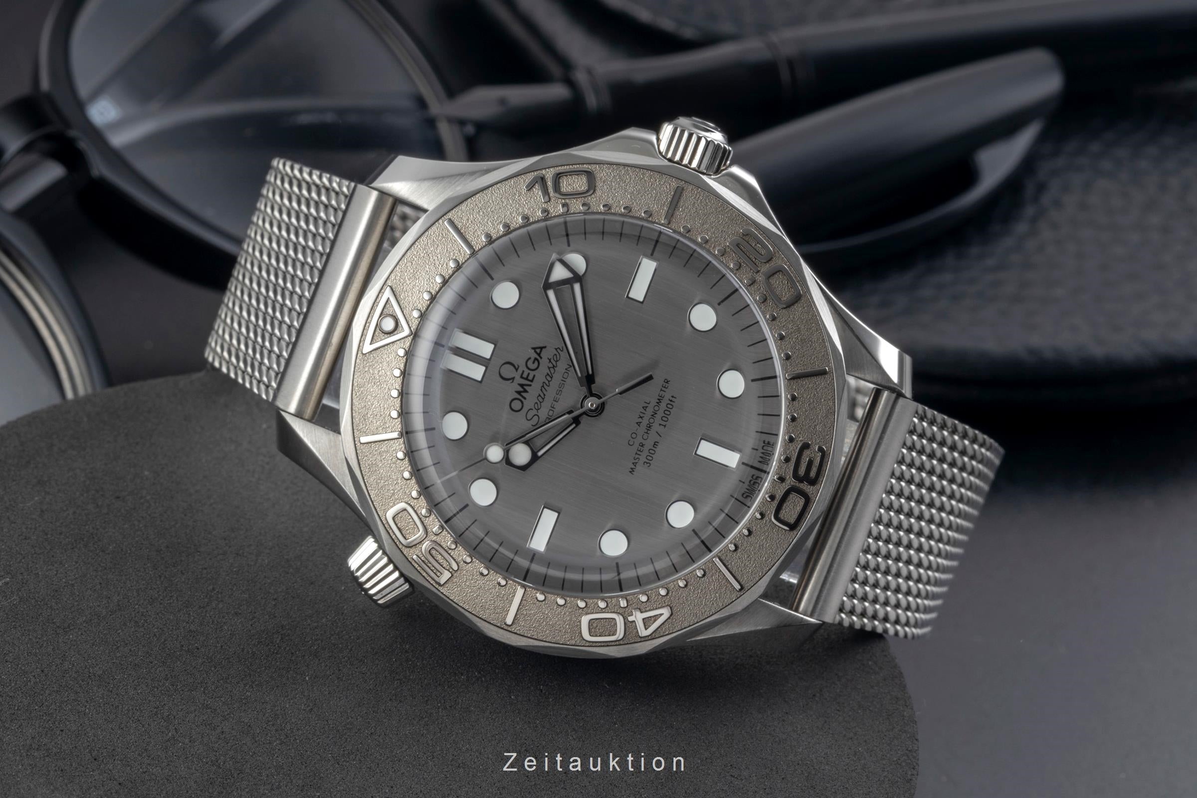 Omega Seamaster Stahl / Titan Automatik Herren Ref. 210.30.42.20.06.002 B&P 2026 [2604603]