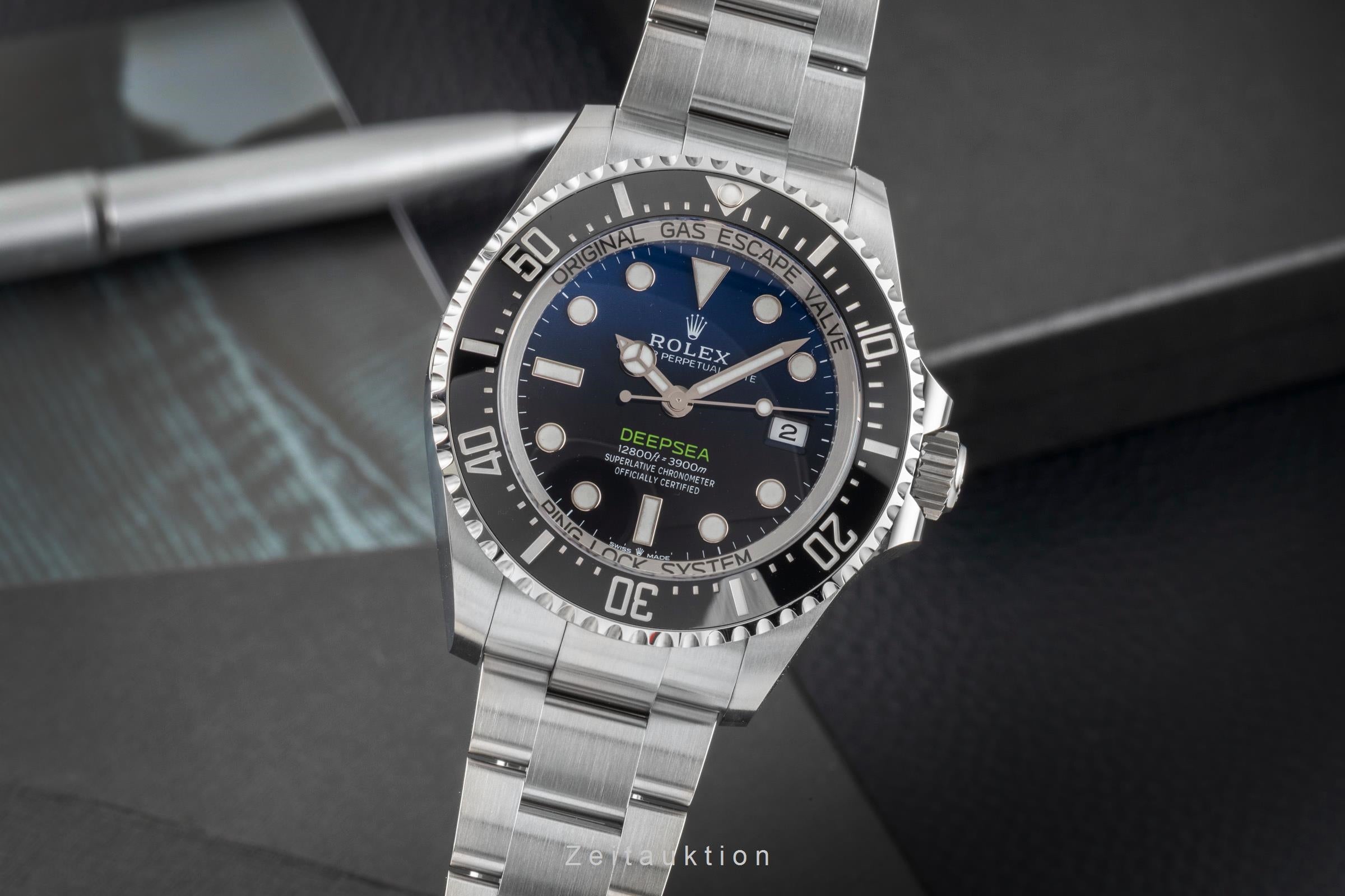Rolex Sea-Dweller steel automatic men's watch 136660  [2604675]