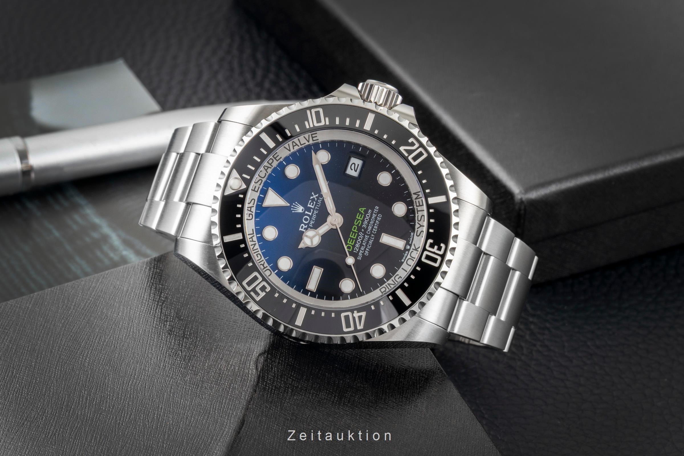 Rolex Sea-Dweller steel automatic men's watch 136660  [2604675]