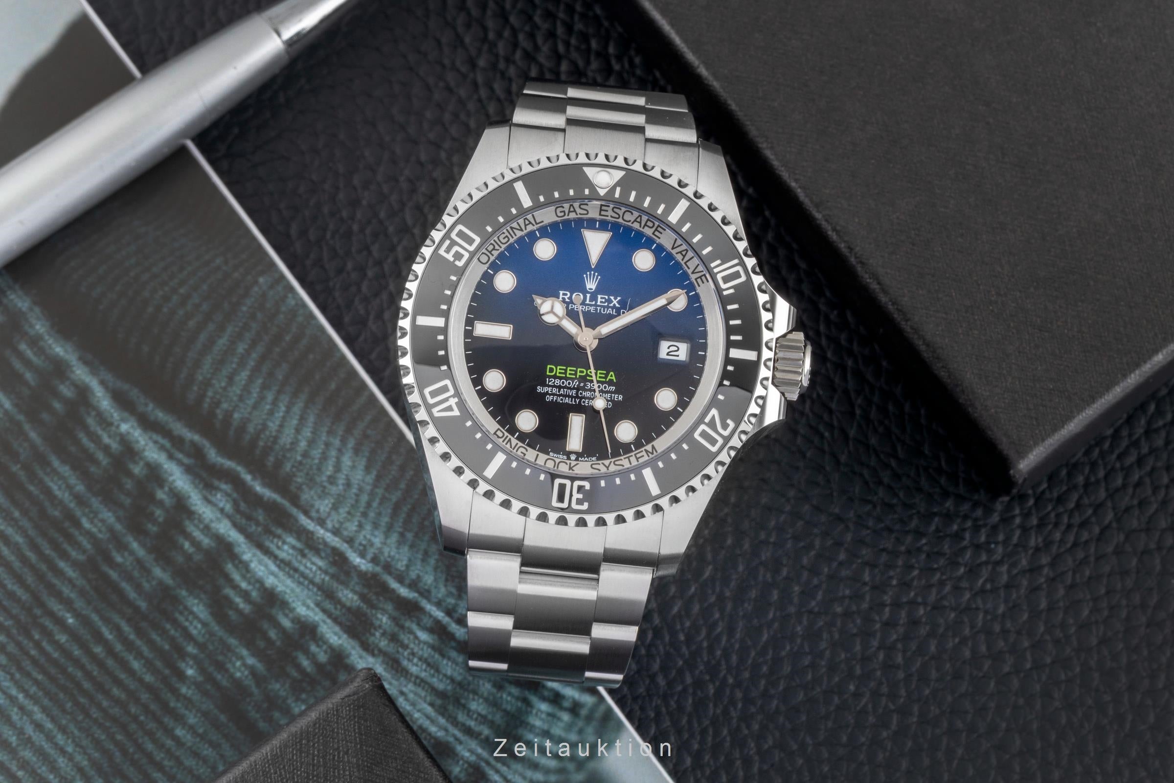 Rolex Sea-Dweller steel automatic men's watch 136660  [2604675]