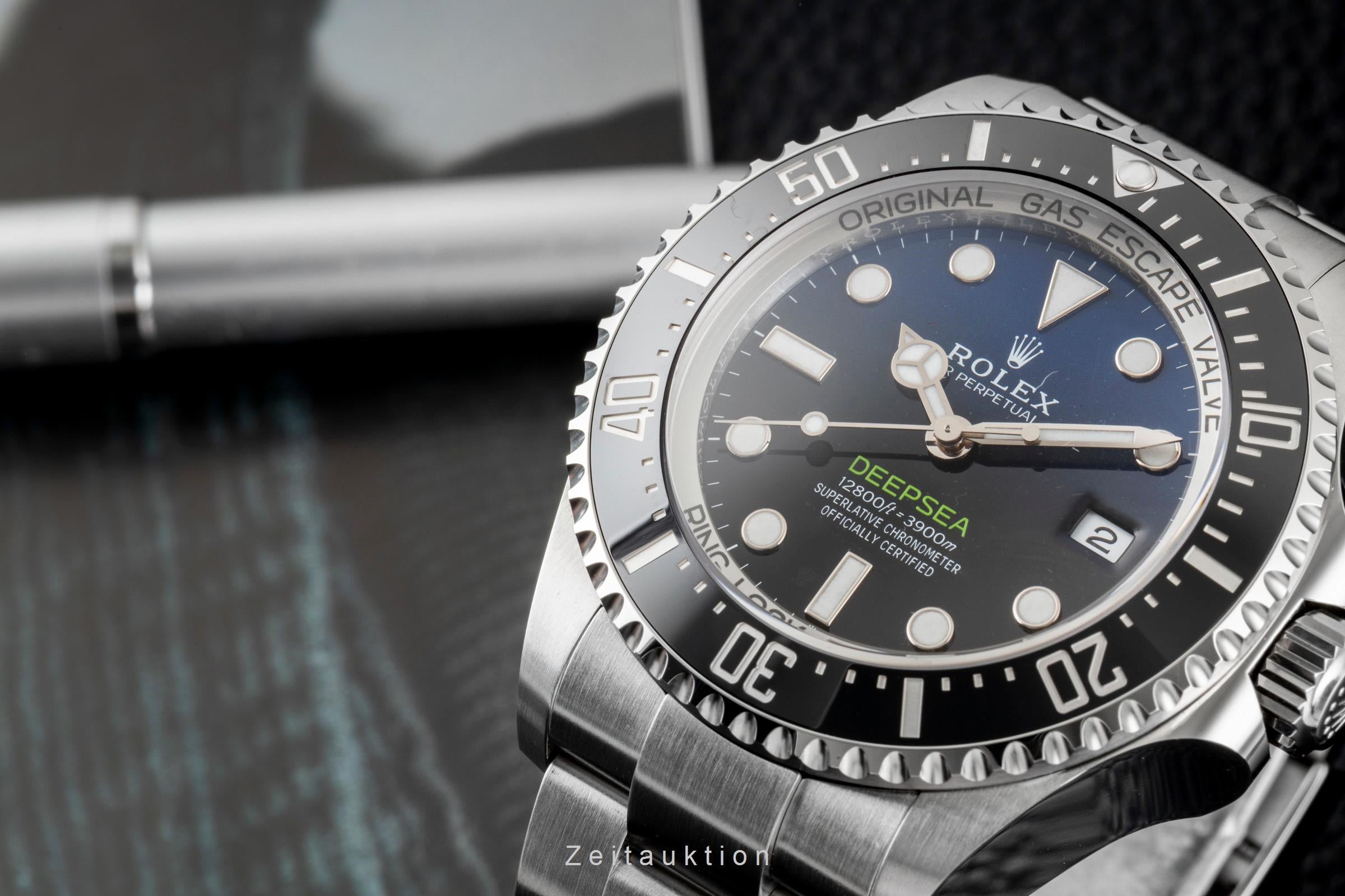 Rolex Sea-Dweller steel automatic men's watch 136660  [2604675]