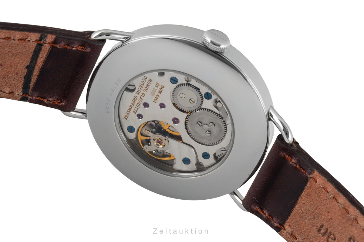 Nomos Metro Datum Gangreserve Handaufzug Stahl Ref.1101 B&P 2015 VP: 3440,- € [2604709]