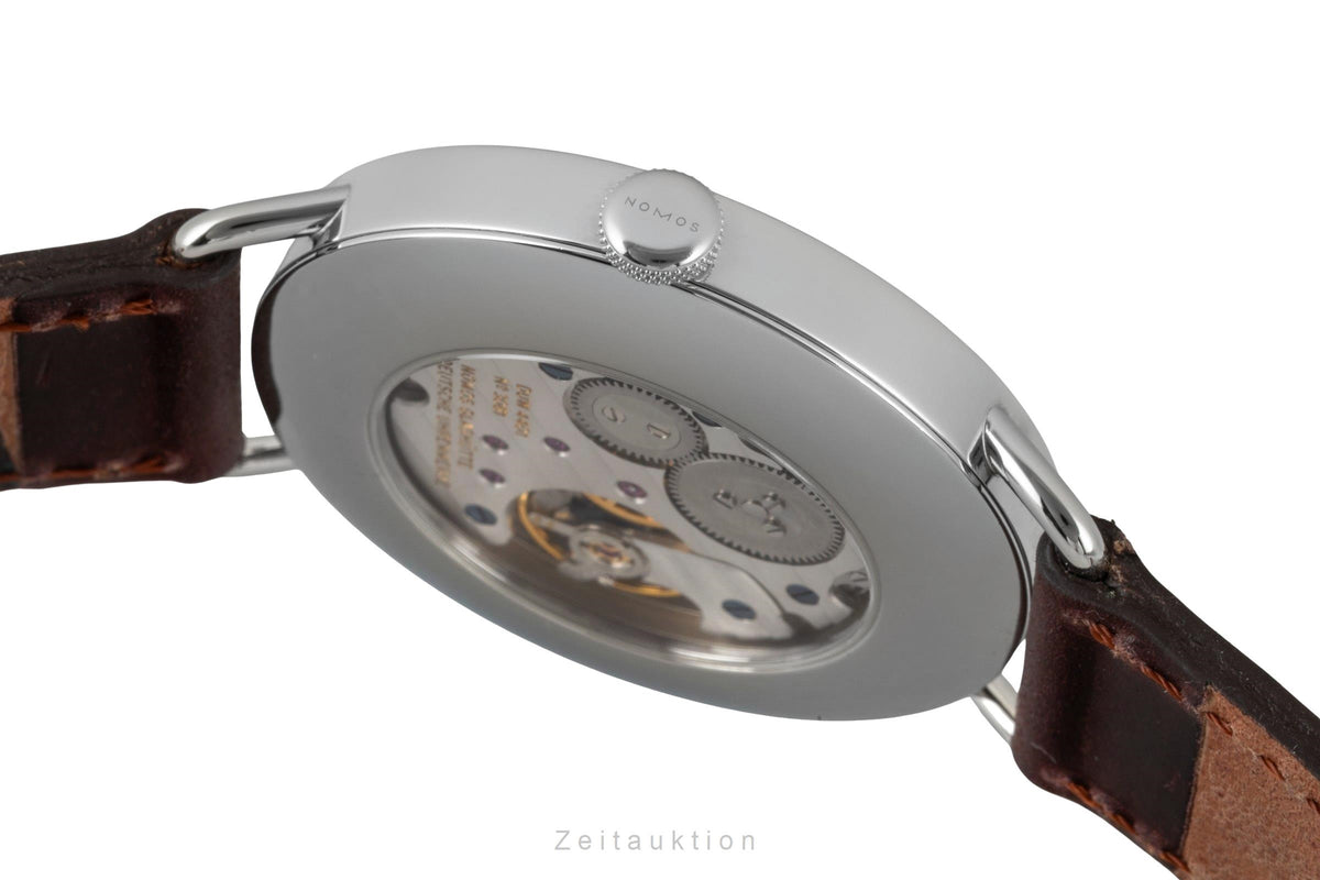 Nomos Metro Datum Gangreserve Handaufzug Stahl Ref.1101 B&P 2015 VP: 3440,- € [2604709]