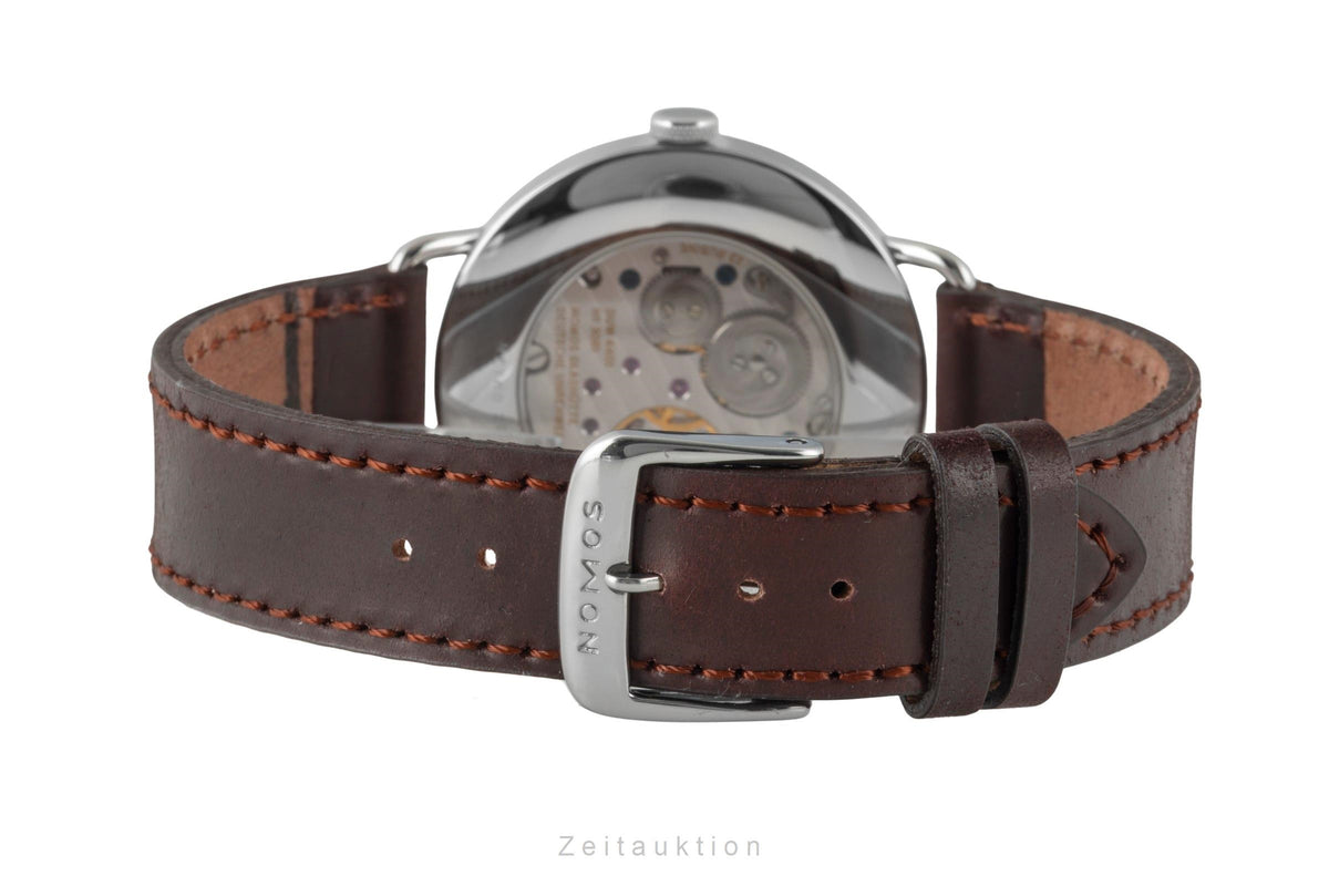 Nomos Metro Datum Gangreserve Handaufzug Stahl Ref.1101 B&P 2015 VP: 3440,- € [2604709]