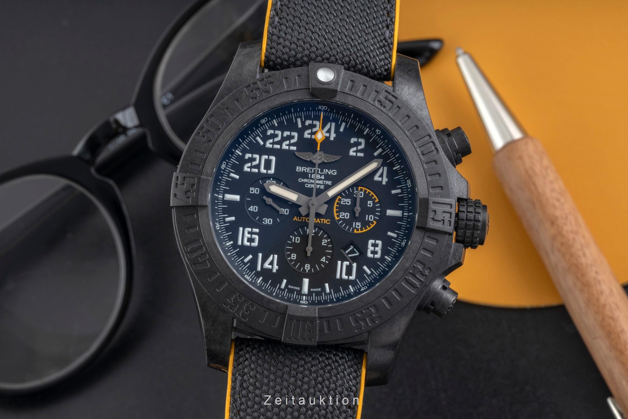Breitling Avenger Hurricane Chronograph Breitlight Automatik XB1210E4/BE89 B&P [2604813]