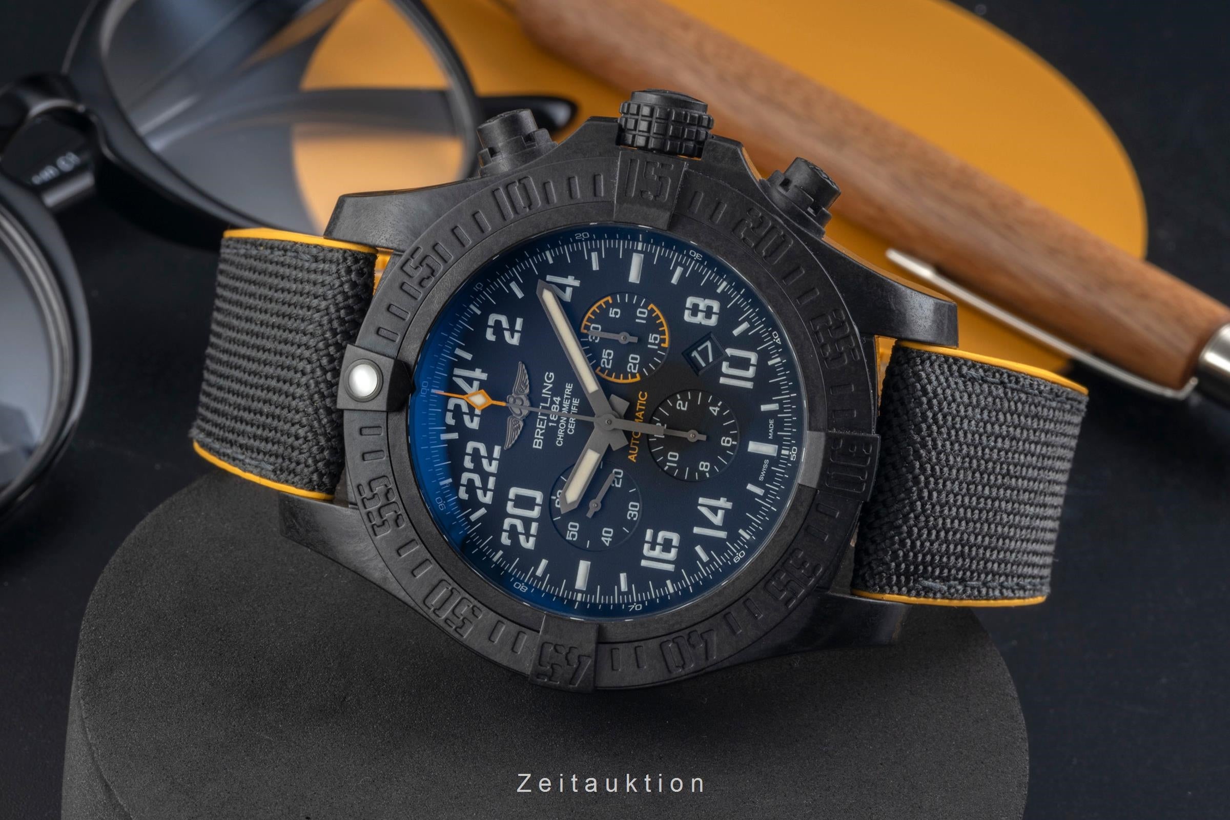 Breitling Avenger Hurricane Chronograph Breitlight Automatik XB1210E4/BE89 B&P [2604813]