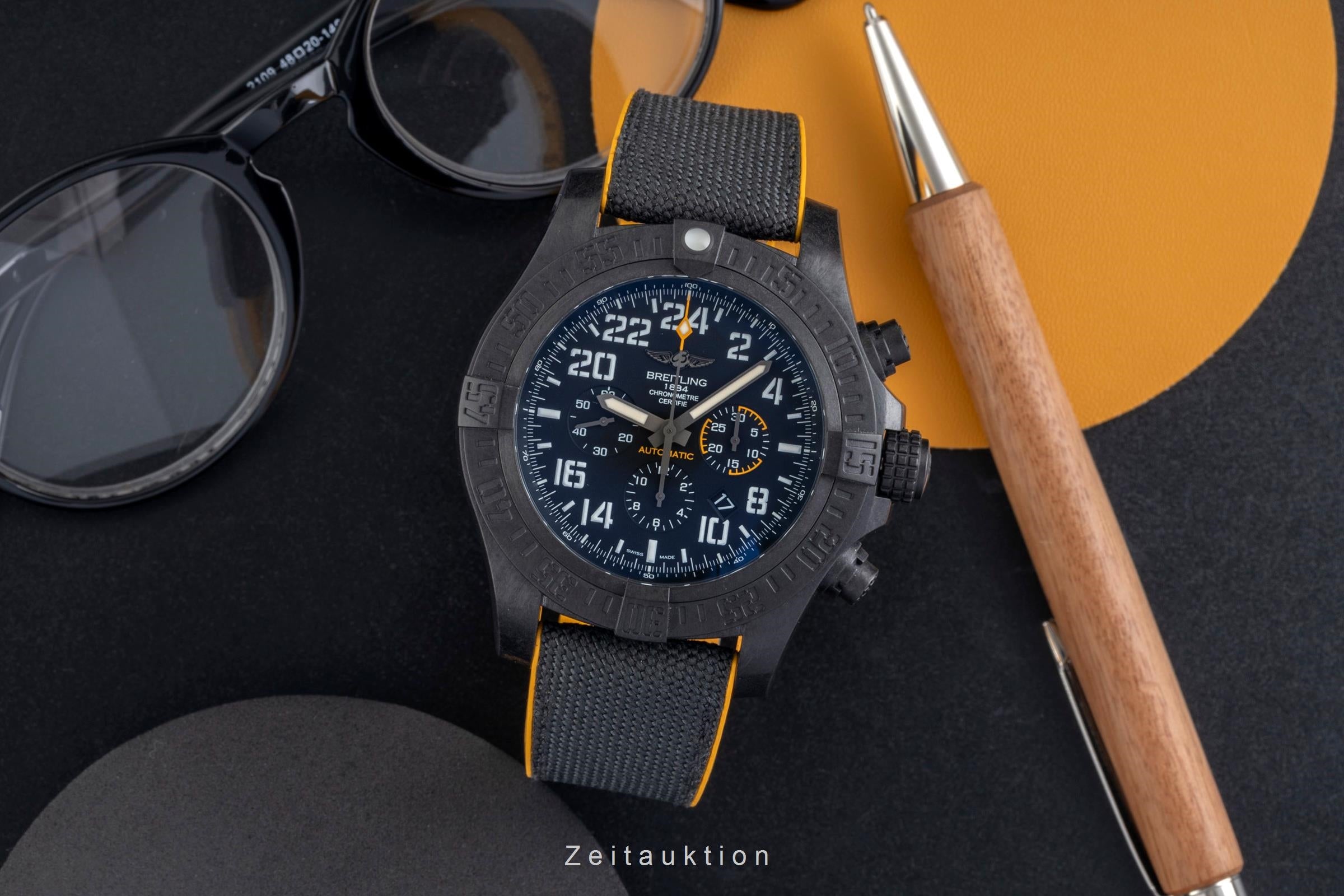 Breitling Avenger Hurricane Chronograph Breitlight Automatik XB1210E4/BE89 B&P [2604813]