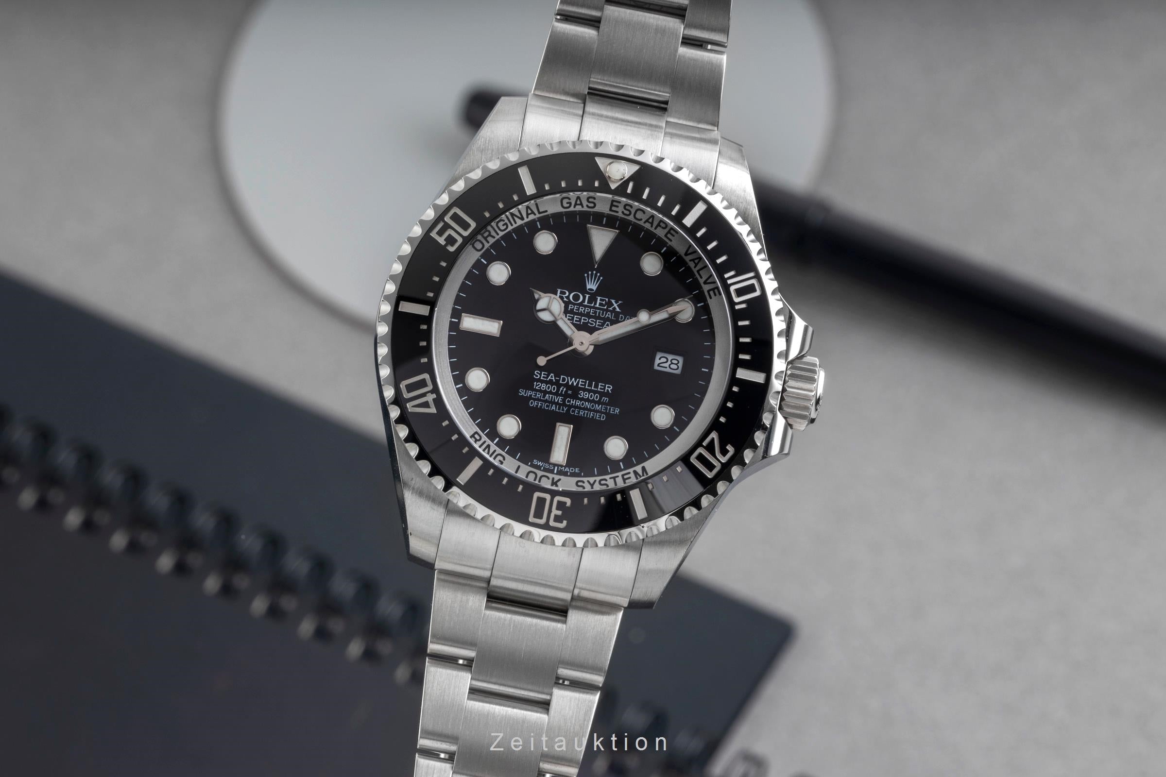 Rolex Sea-Dweller steel automatic men's watch 116660  [2605279]