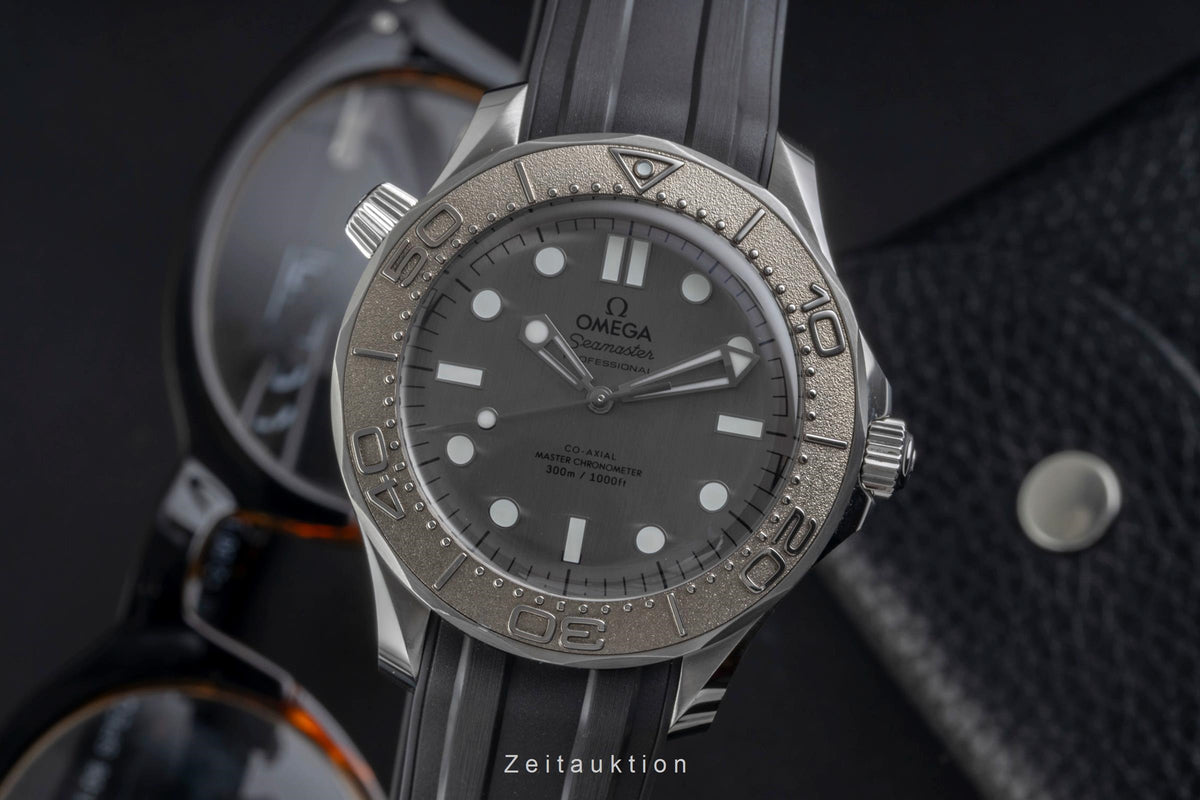 Omega Seamaster steel / titanium automatic men's watch 210.32.42.20.06.002 LP: 6700EUR  [2605801]