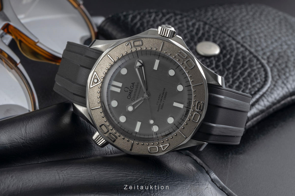 Omega Seamaster steel / titanium automatic men's watch 210.32.42.20.06.002 LP: 6700EUR  [2605801]