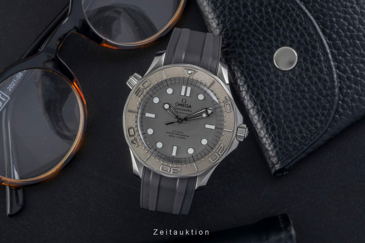 Omega Seamaster steel / titanium automatic men's watch 210.32.42.20.06.002 LP: 6700EUR  [2605801]