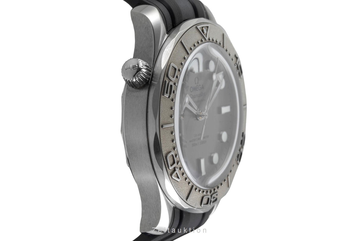 Omega Seamaster steel / titanium automatic men's watch 210.32.42.20.06.002 LP: 6700EUR  [2605801]