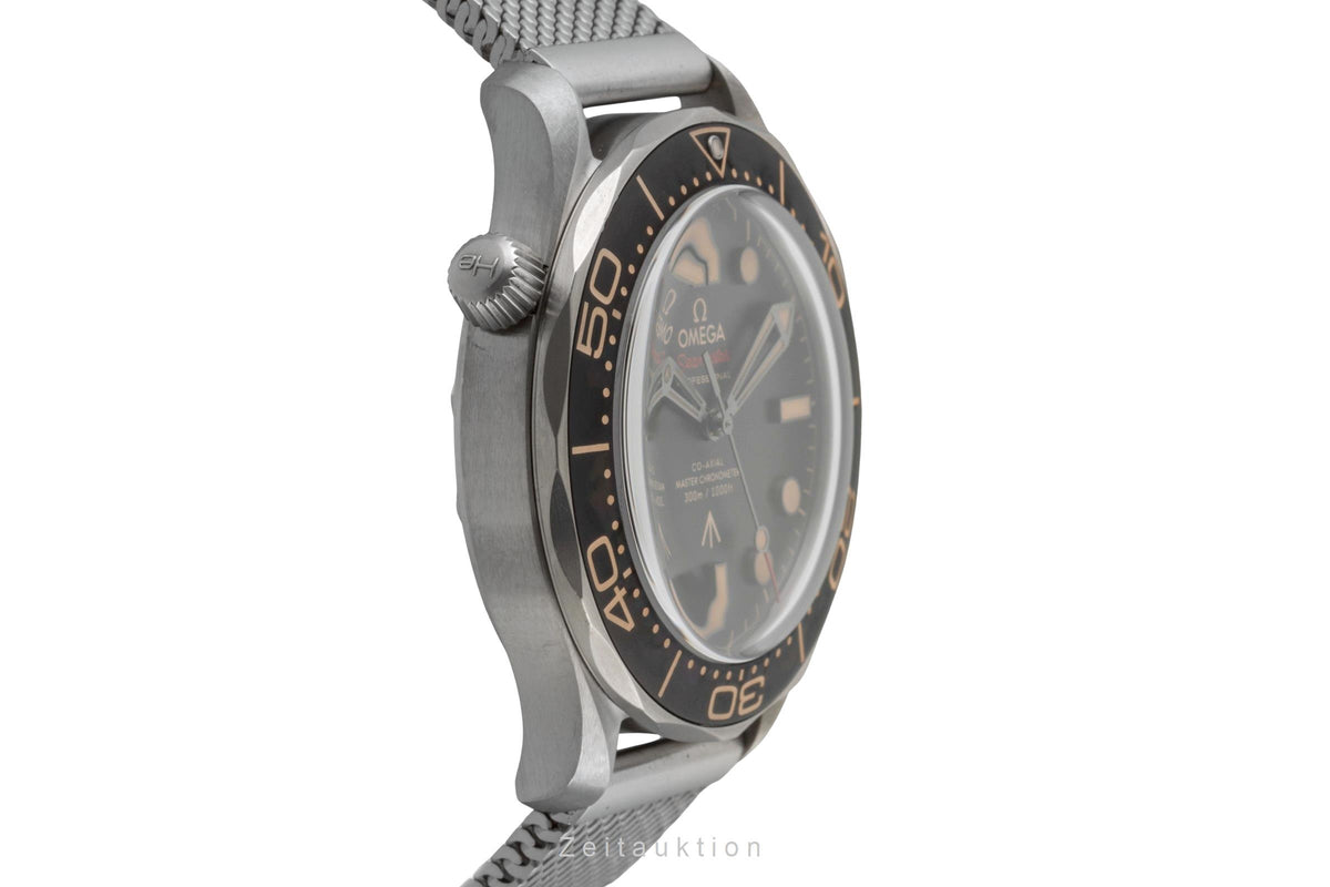 Omega Seamaster titanium automatic men's watch 210.90.42.20.01.001 LP: 10900EUR  [2605809]