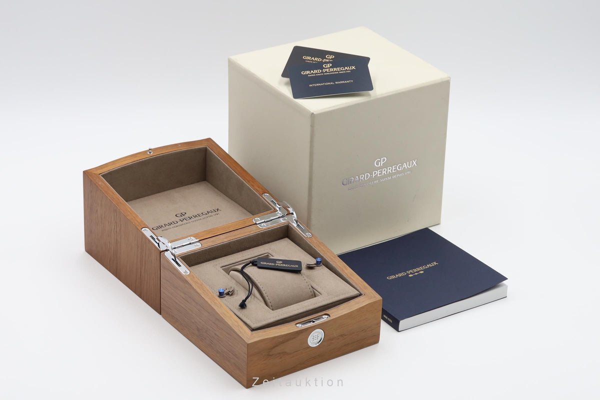 Girard Perregaux Laureato steel automatic men's watch 81010-11-431-11A LP: 15100EUR  [2605965]