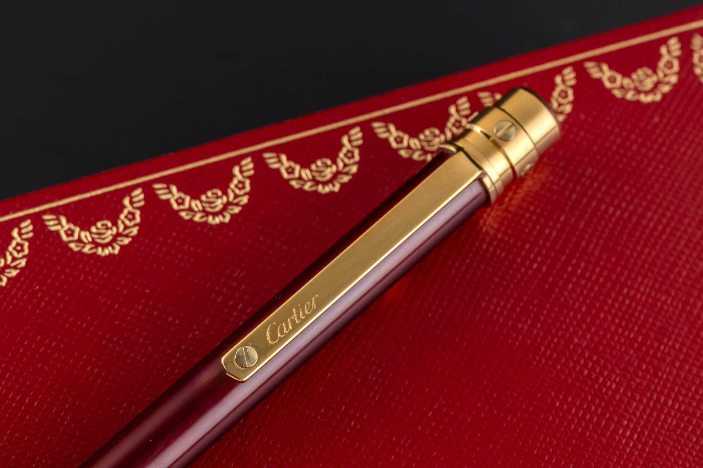 Cartier Must II Santos bolígrafo laca Bordeaux chapado en oro Ref. ST 150190[KL25988]