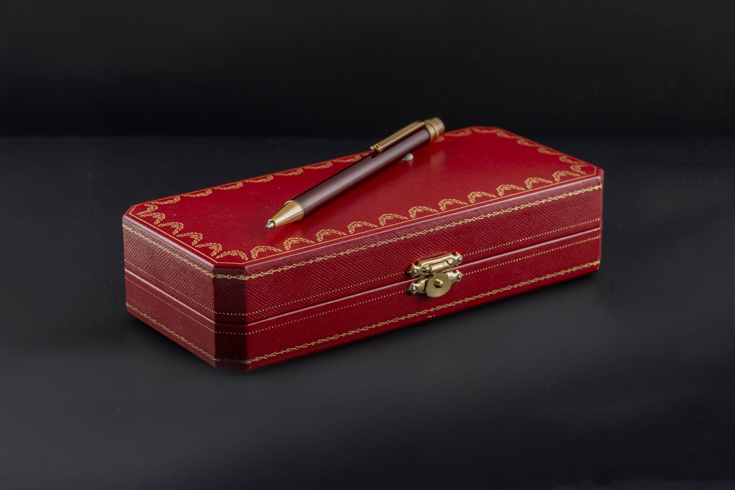 Cartier Must II Santos bolígrafo laca Bordeaux chapado en oro Ref. ST 150190[KL25988]