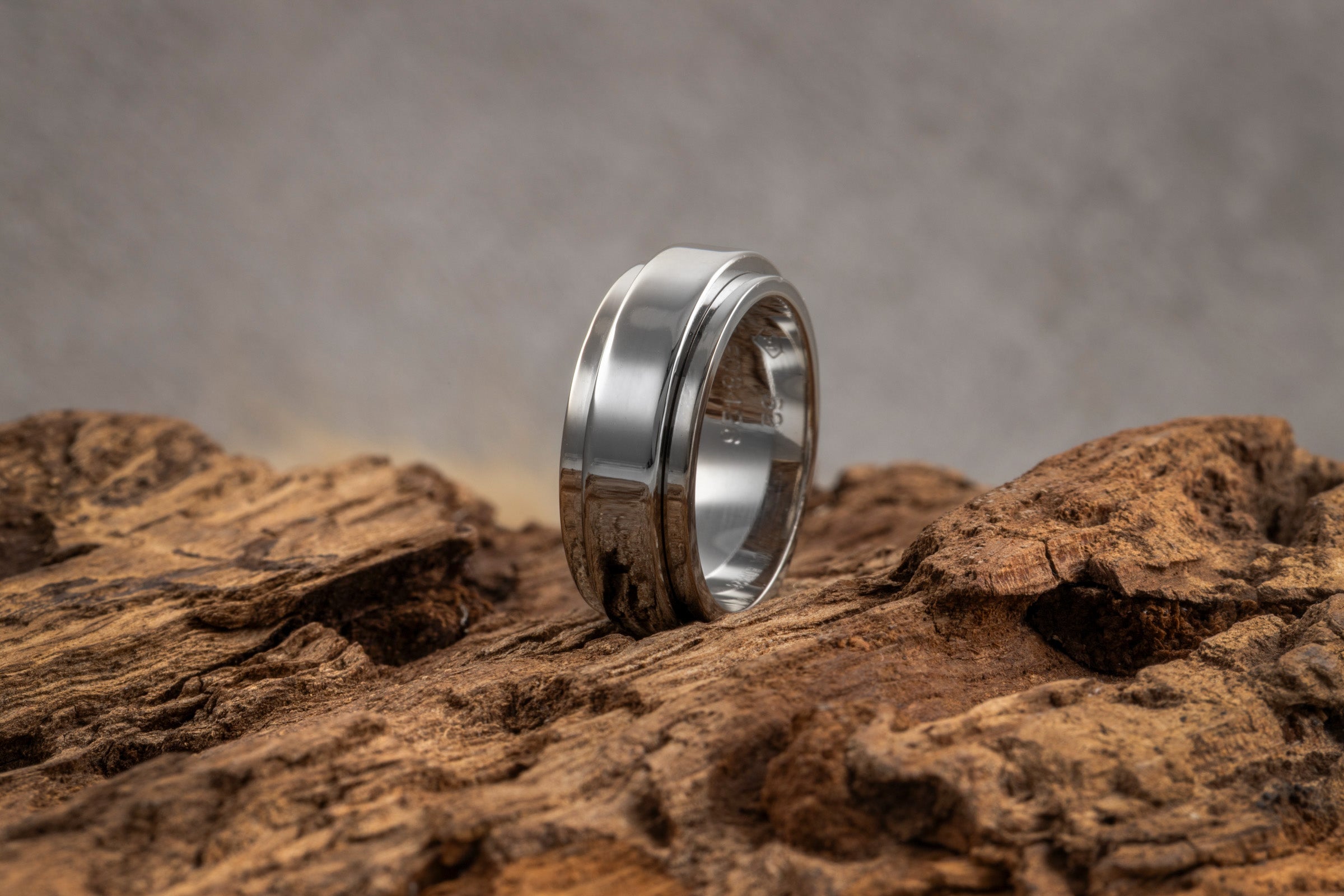 Piaget Possession Ring bague tournante 18k (0,750) or blanc or taille 52 prix de vente : 2270,- €[KL26003]